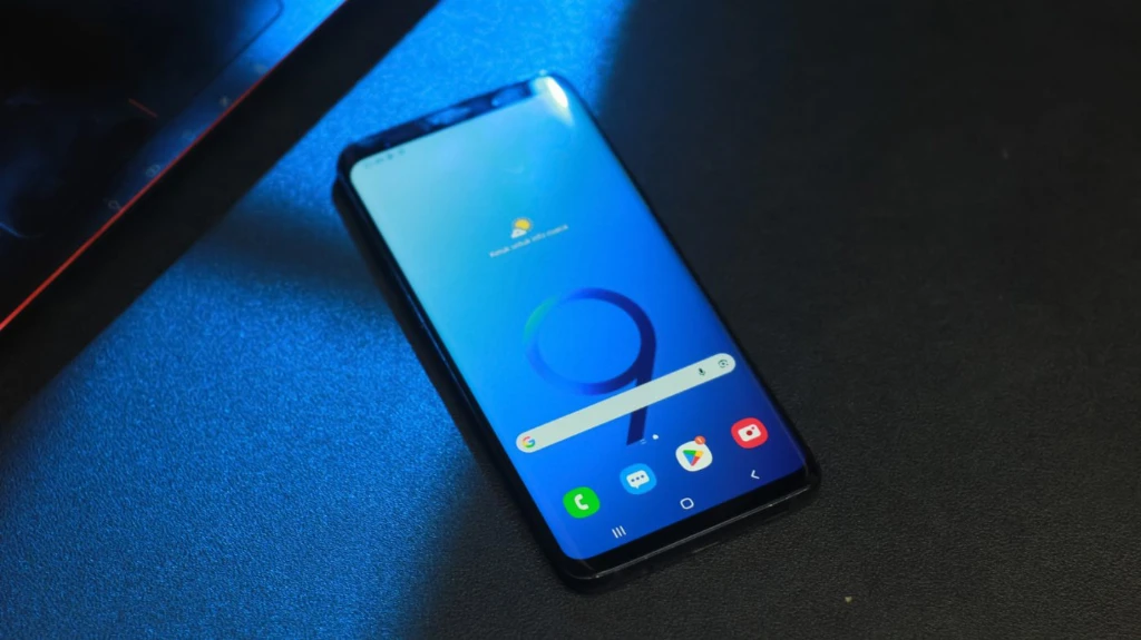 Чому Samsung відмовилася від LED-індикатора сповіщень у смартфонах Galaxy